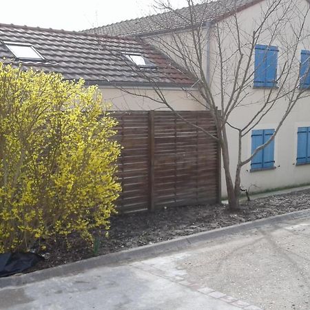 Apartamento Les Champs Cernoy-en-Berry Exterior foto