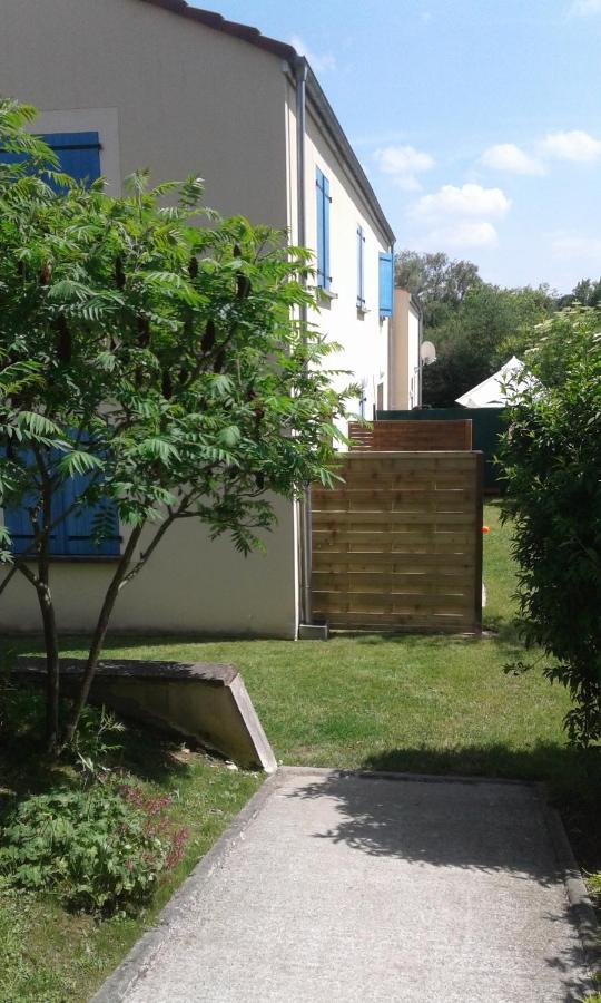 Apartamento Les Champs Cernoy-en-Berry Exterior foto